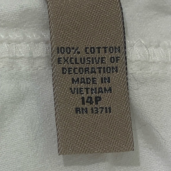 I.E. Womens Size 14 Petite Relaxed Fit Straight Leg White Denim Jeans EUC - Picture 3 of 10